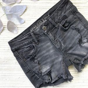 American eagle black distressed midi shorts B-012